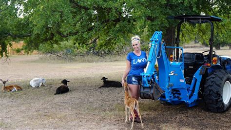 marlingyoga|Farmin Britt hot summer cleaning,tractor driving wet see through